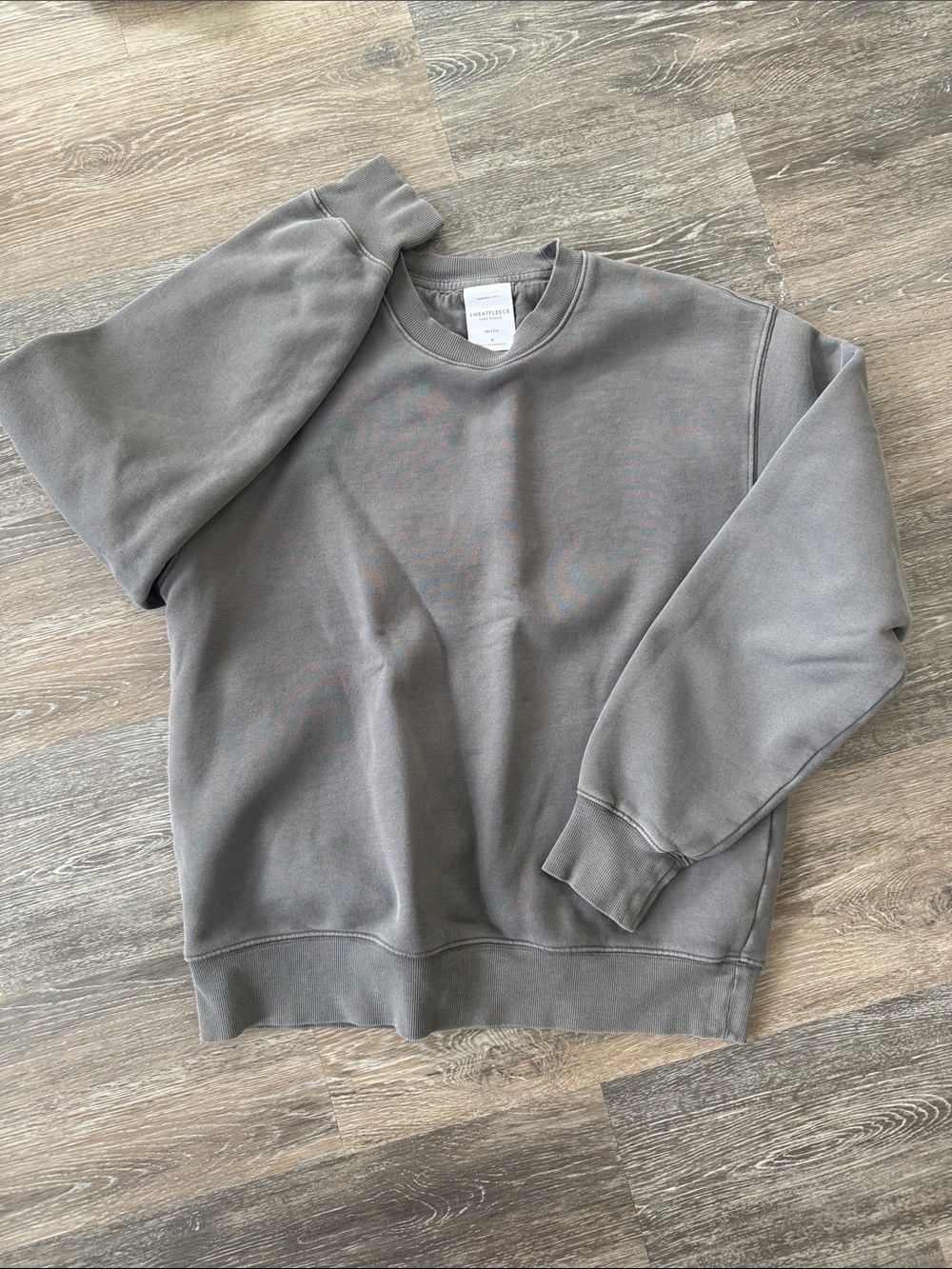 Aritzia perfect for sweatfleece frets sweatshirt. Worn once. Perfect condition.